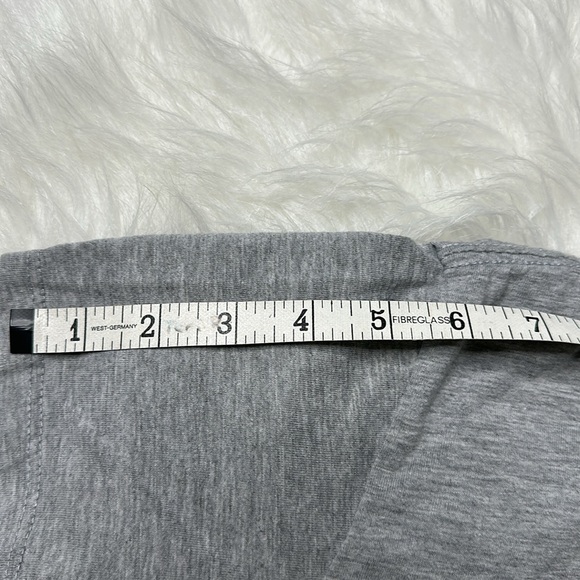 Friends Holiday T-shirt Size Medium - Picture 6 of 6